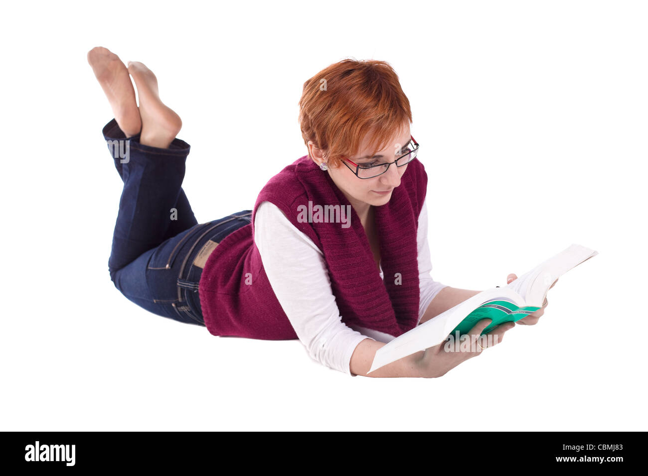 Giovane donna isolato di apprendimento in sfondo bianco Foto Stock