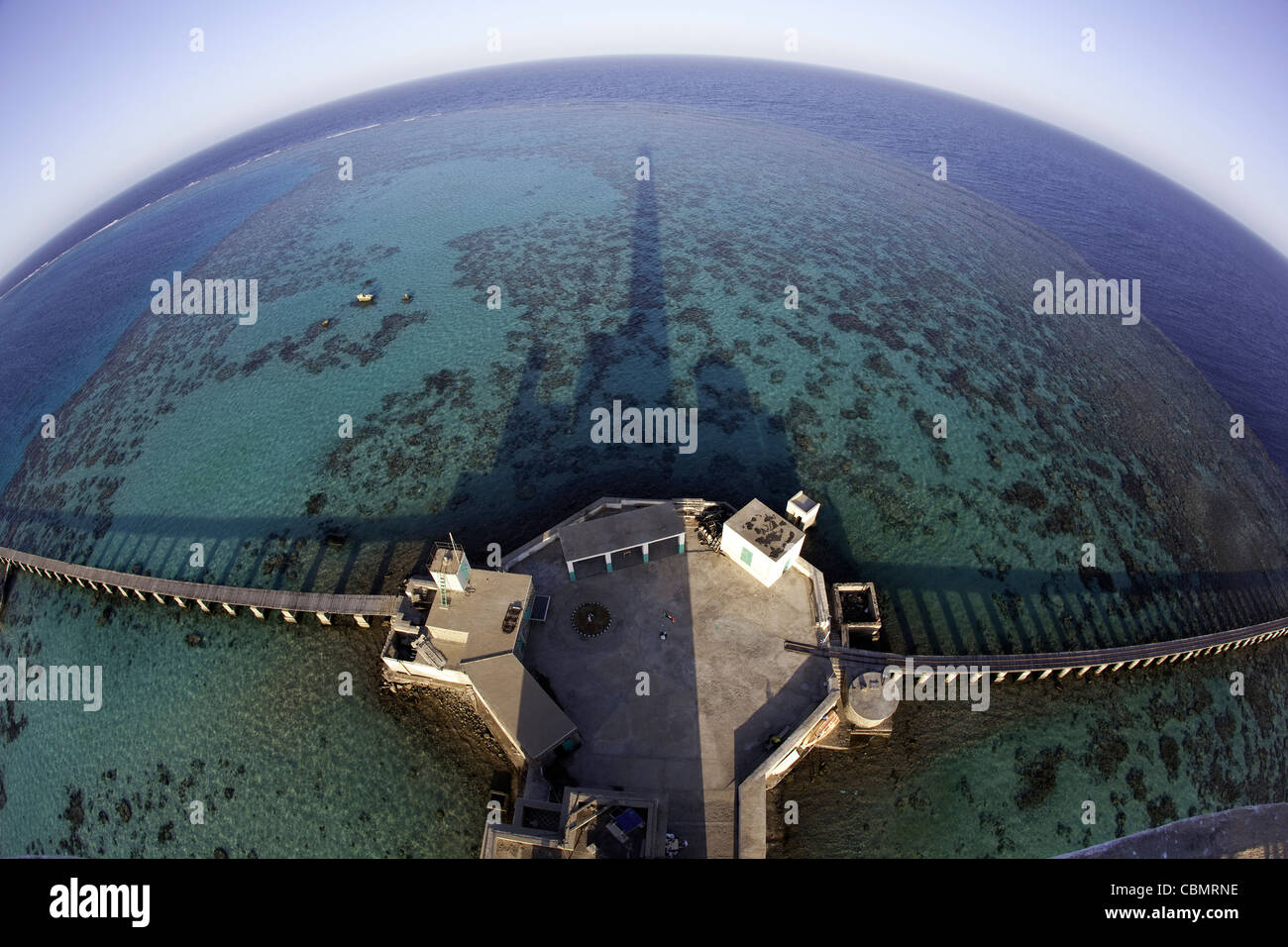Vista panoramica dal faro di Sanganeb Reef, Mar Rosso, Sudan Foto Stock