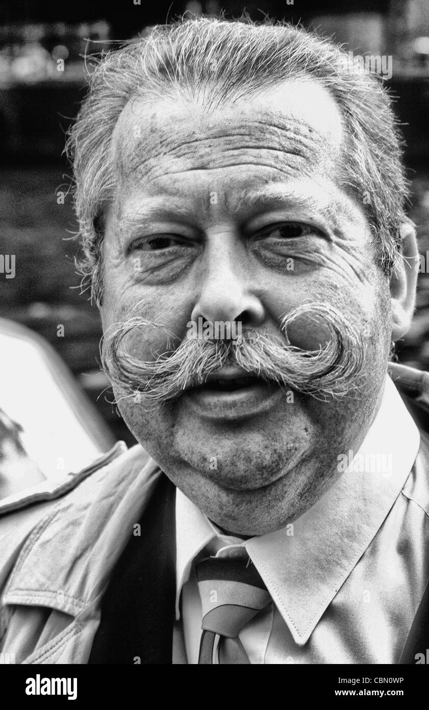 Dutch uomo con i baffi manubrio in Amsterdam Holland Olanda Foto Stock