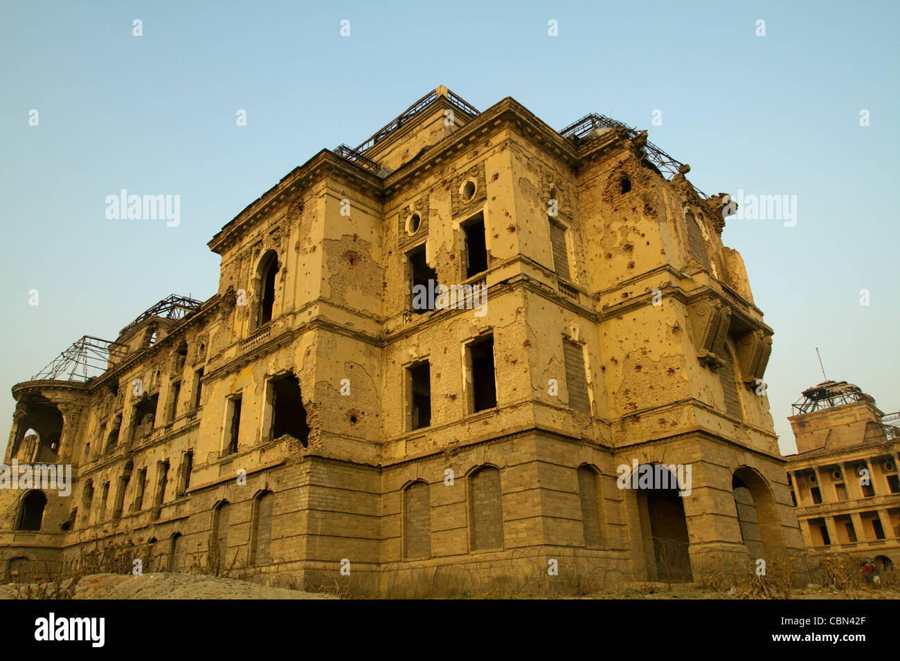 Darul Aman Palace rovinata nel 1992 la guerra civile in Afghanistan Kabul Foto Stock