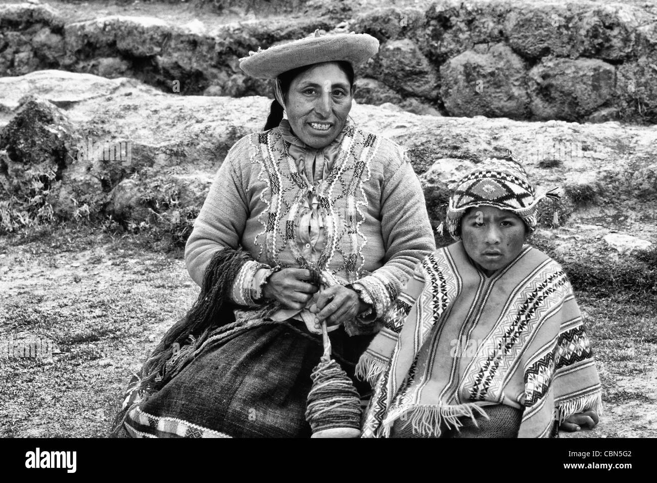 Inca donna e bambino in costume Cuzco, Perù Foto Stock