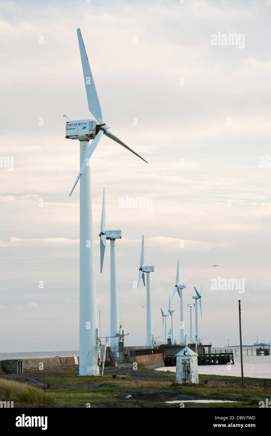 Le turbine eoliche sul porto di Blyth nel Northumberland, Regno Unito. Foto Stock