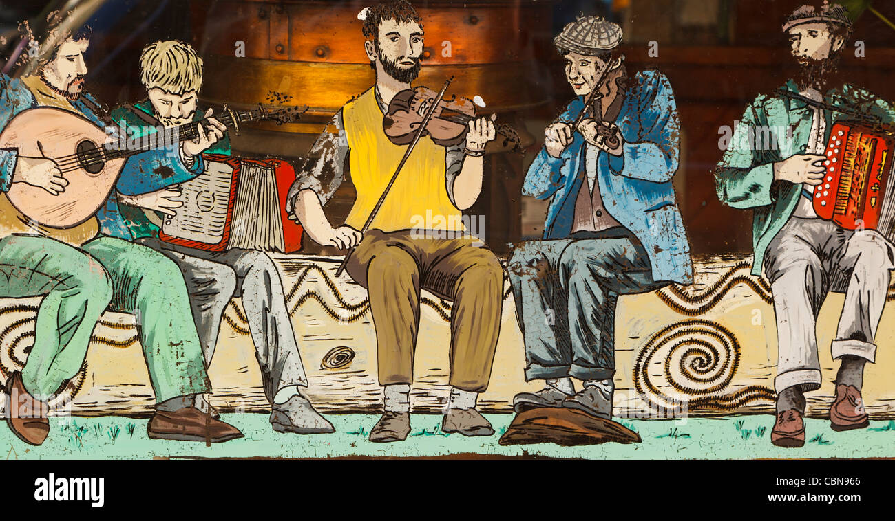 La pittura di musicisti irlandesi nella finestra di De Barra's pub, Clonakilty, County Cork, Repubblica di Irlanda. Foto Stock