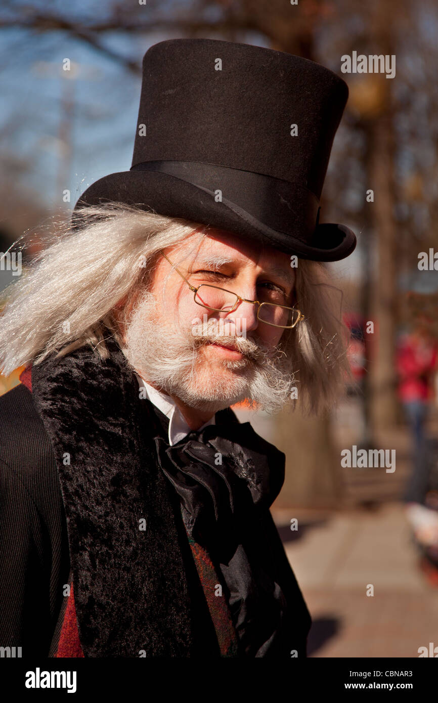 Ebeneezer Scrooge - Charles Dickens caratteri durante 'Dickens Natale' Festival, Franklin nel Tennessee USA Foto Stock