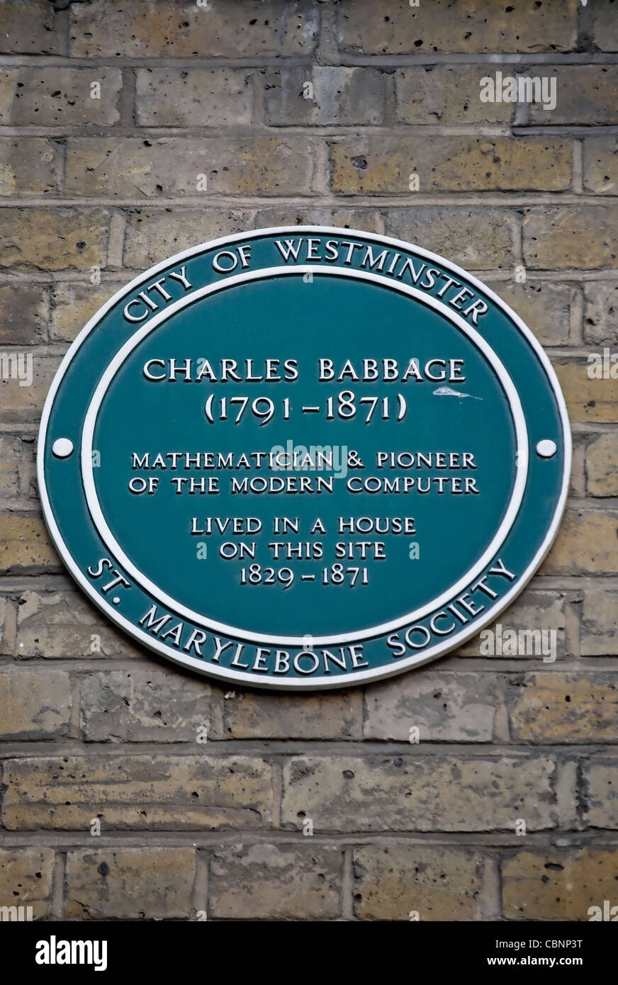 City of Westminster lapide segna il sito di una casa di Charles Babbage, matematico e computer pioneer, Londra, Inghilterra Foto Stock