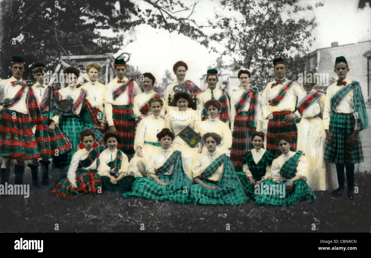 Gruppo indossa tartan scozzese Kilts Foto Stock