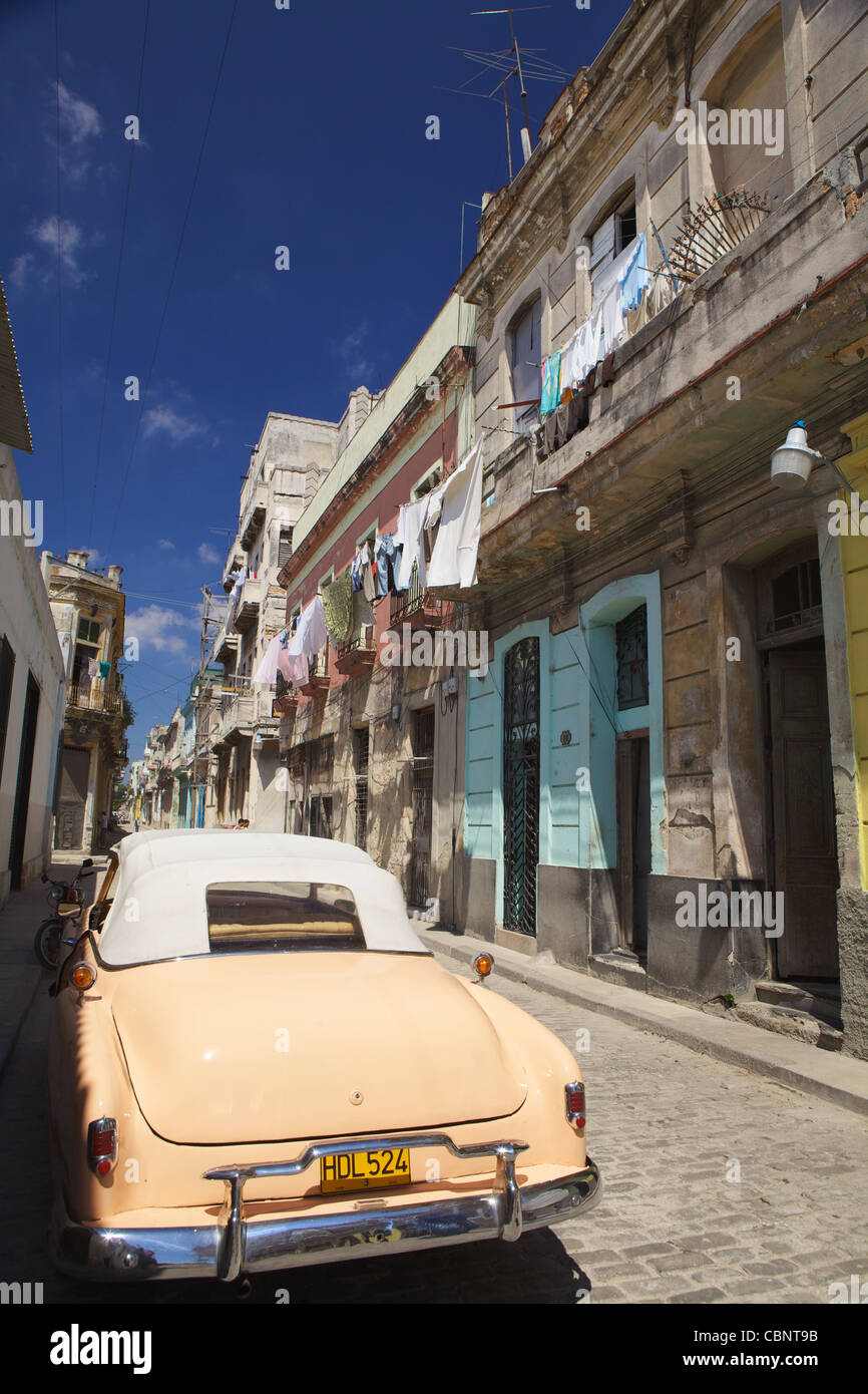 Vintage in auto le strade della vecchia Havana, Cuba Foto Stock