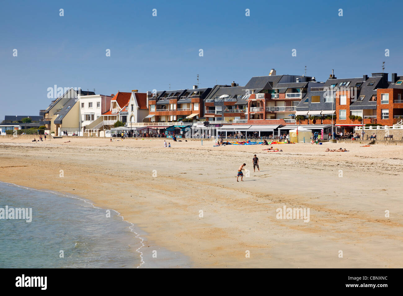 Brittany beach - Lamour Plage spiaggia e la città sulla costa del Morbihan, in Bretagna, Francia Foto Stock