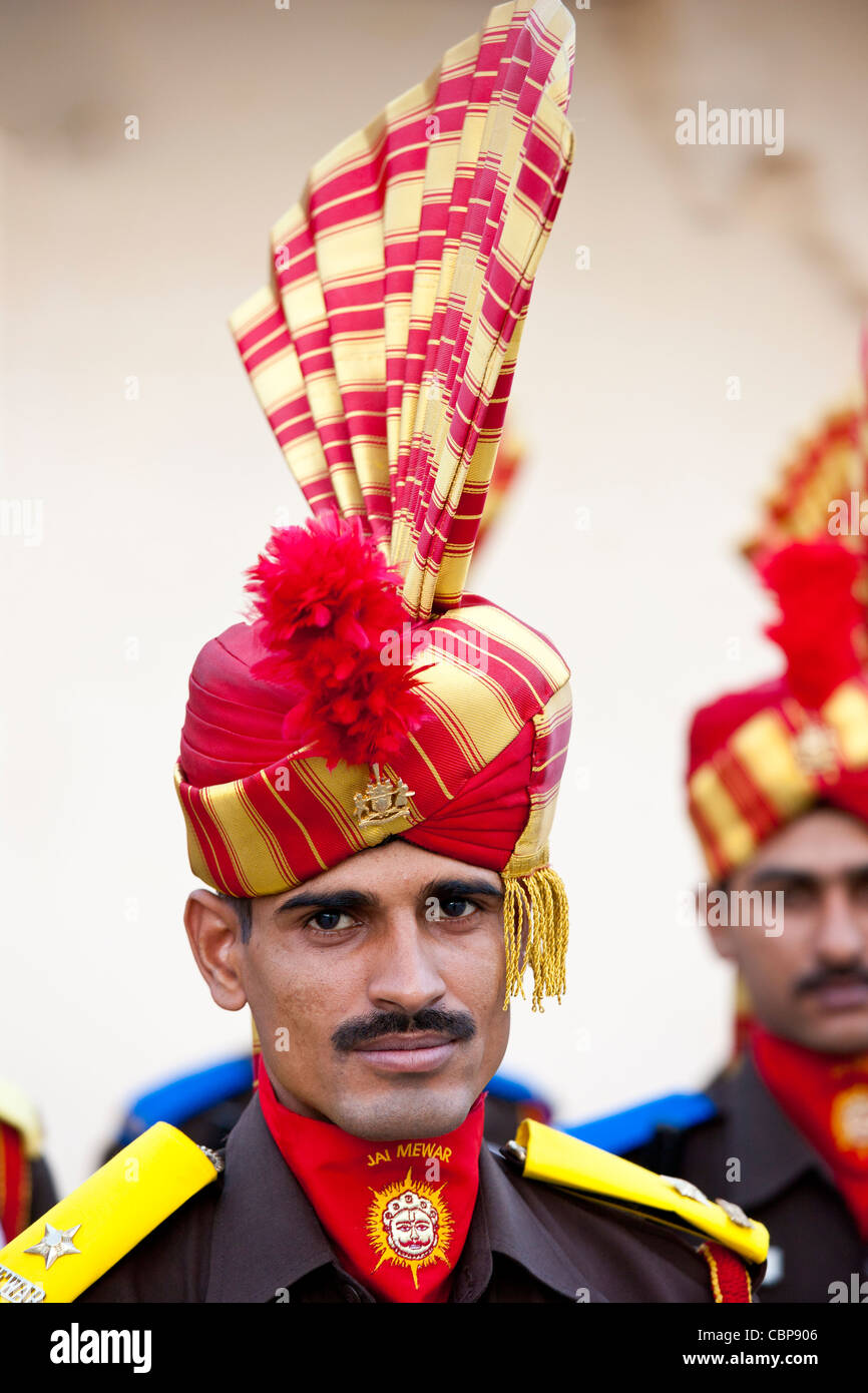 Guardia cerimoniale Jai Mewar di 76th Maharana del Mewar, Mewar di Udaipur, presso il Palazzo di Città, Rajasthan, India Foto Stock