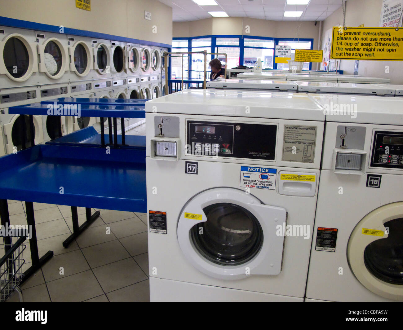 Le macchine di lavaggio, lavanderia a gettoni Foto Stock