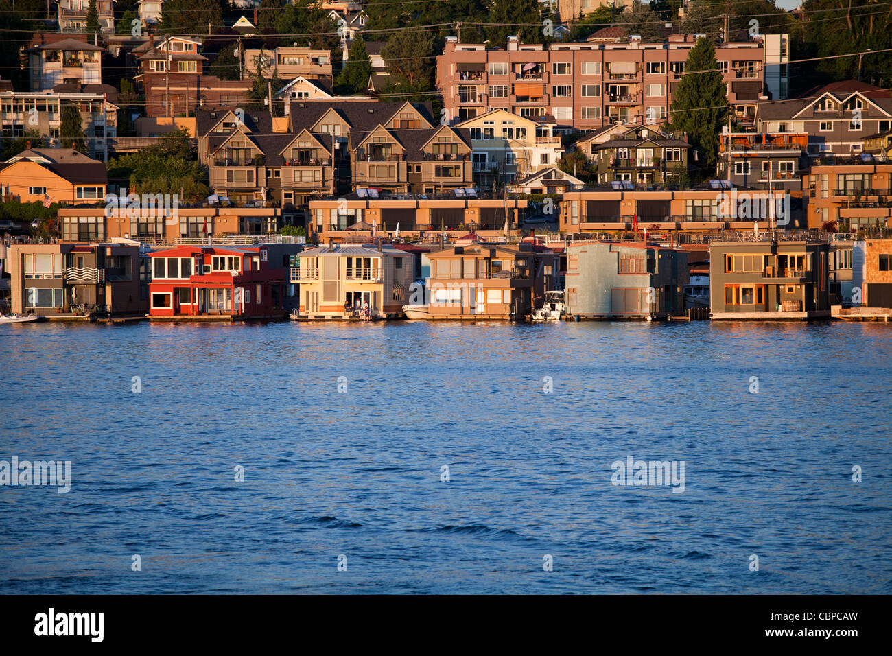 Case galleggianti e gli appartamenti, il Lago Union, Seattle, Washington, Stati Uniti d'America Foto Stock