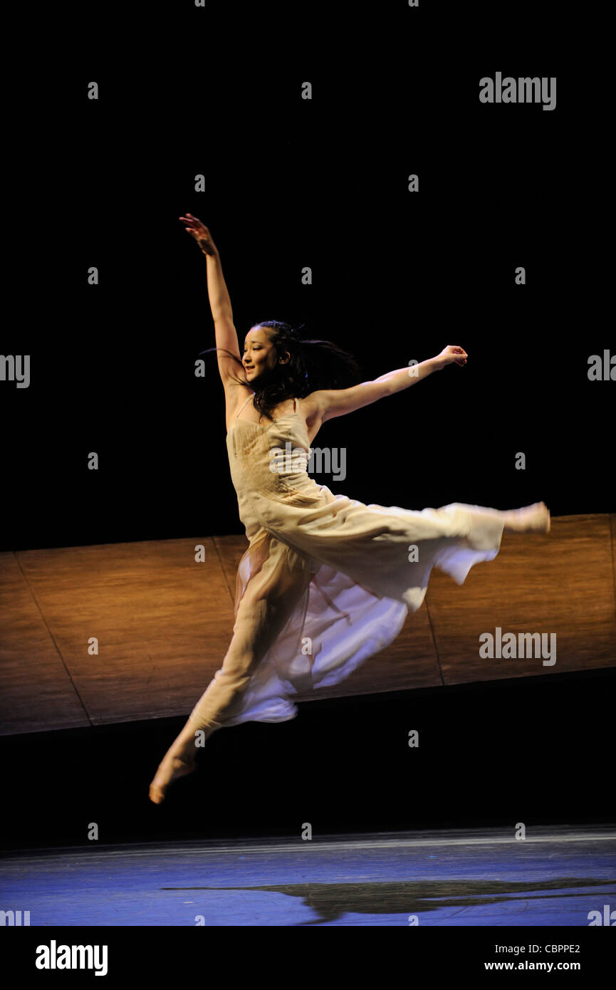Romeo e Giulietta di Joelle Bouvier, ROMEO E GIULIETTA di Joëlle Bouvier ballerini del Ballet Du Grand Théâtre de Genève Armand Foto Stock