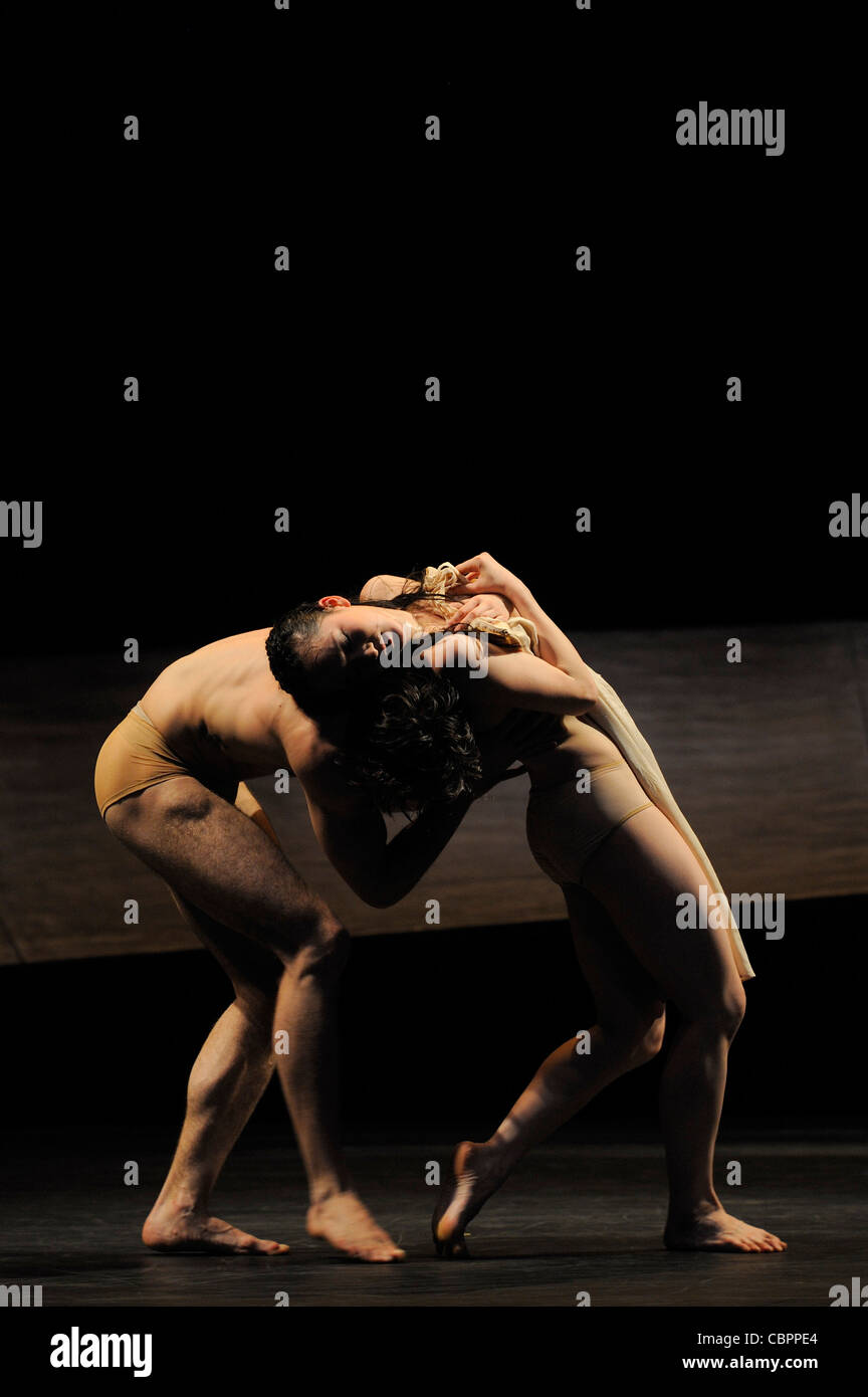 Romeo e Giulietta di Joelle Bouvier, ROMEO E GIULIETTA di Joëlle Bouvier ballerini del Ballet Du Grand Théâtre de Genève Armand Foto Stock