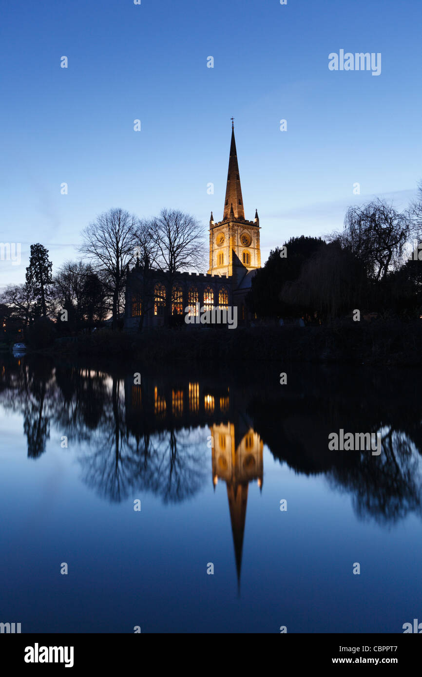 Chiesa della Santa Trinità al crepuscolo. Stratford-upon-Avon, Warwickshire, Inghilterra, Regno Unito. Luogo di sepoltura di William Shakespeare. Foto Stock