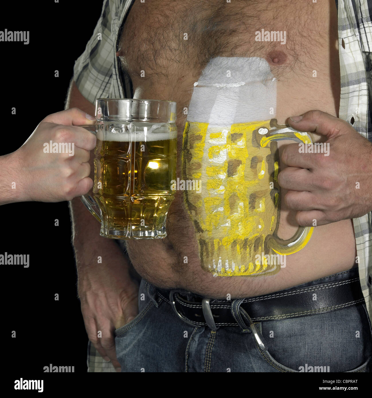 Bodypainted uomo con la pancia e birra. Cheers! Foto Stock