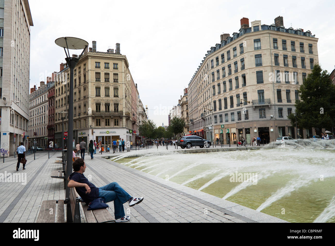 Lione, Francia: fontane a Place de la République nel cuore di Lione, 2 settembre 2009. (Foto: Matt Bostock) Foto Stock