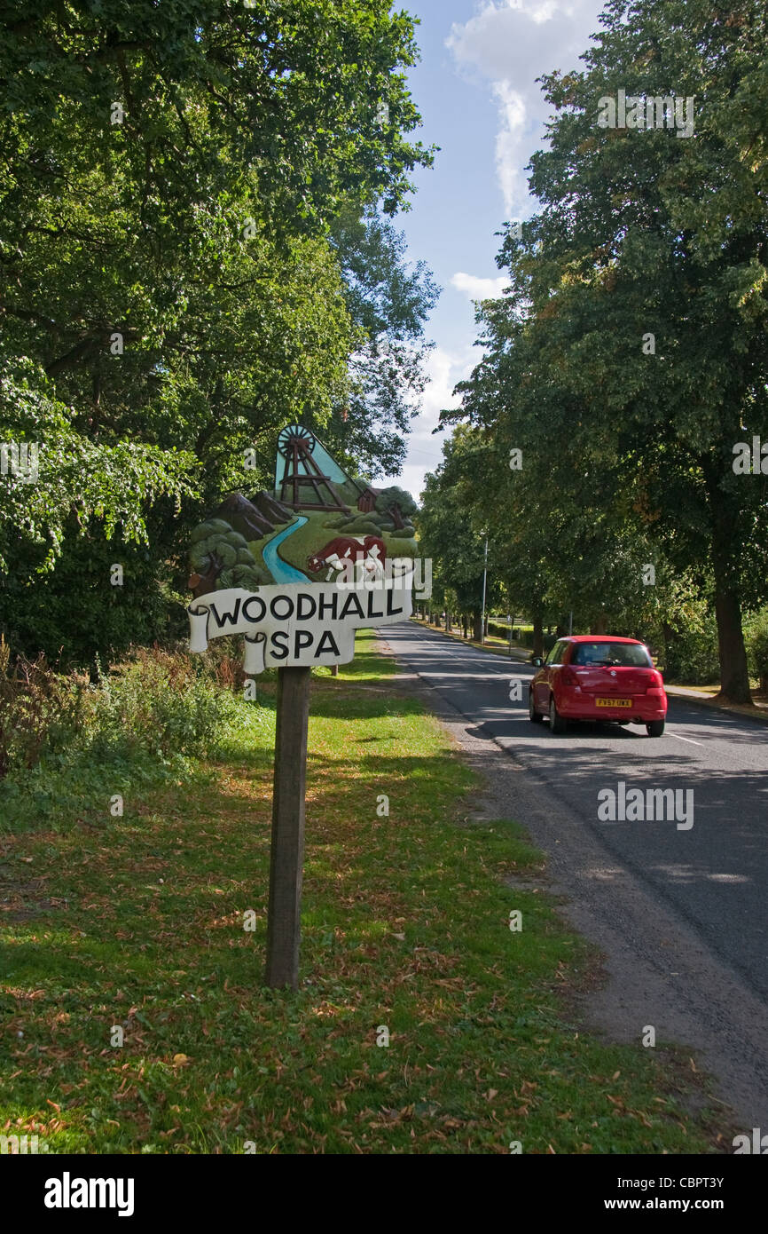 Città decorativo segno sulla periferia di Woodhall Spa, Lincolnshire Foto Stock