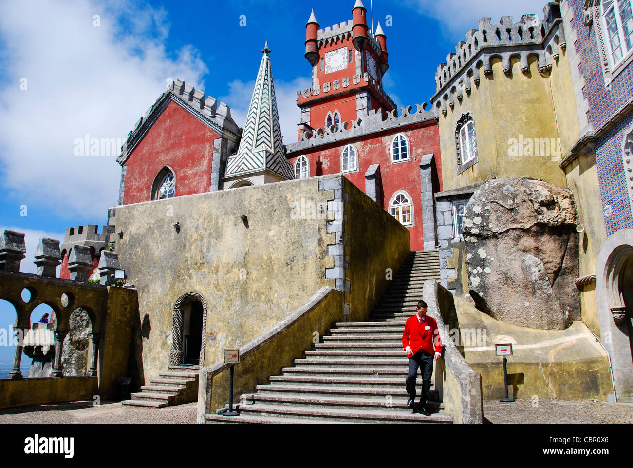 Pena il Palazzo Nazionale, Sintra, Portogallo. Il palazzo è un sito Patrimonio Mondiale dell'UNESCO e una delle sette meraviglie del Portogallo. Foto Stock