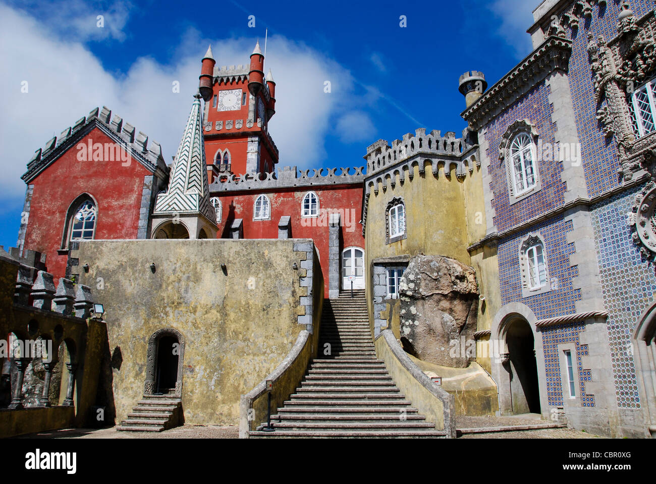 Pena il Palazzo Nazionale, Sintra, Portogallo. Il palazzo è un sito Patrimonio Mondiale dell'UNESCO e una delle sette meraviglie del Portogallo. Foto Stock
