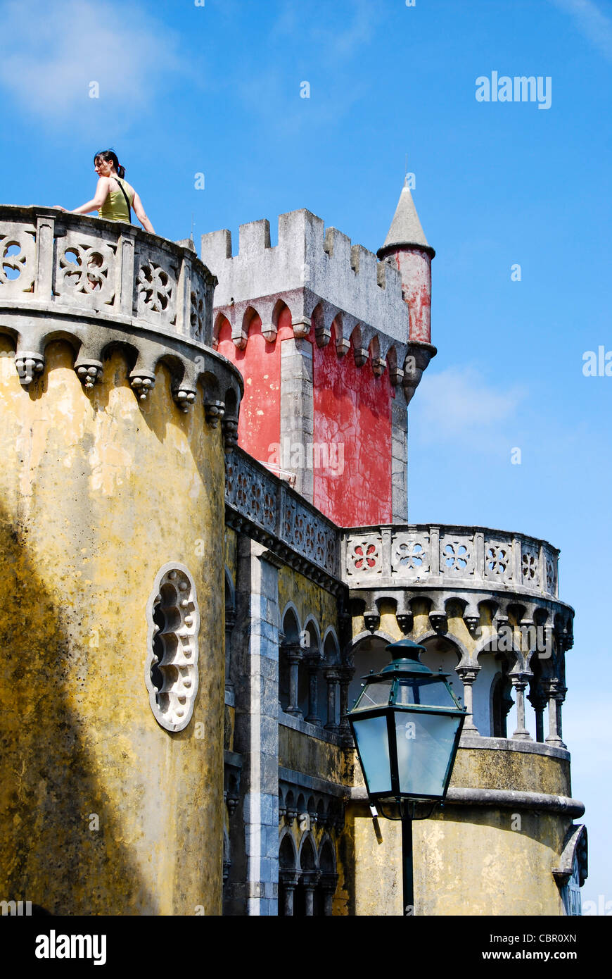 Pena il Palazzo Nazionale, Sintra, Portogallo. Il palazzo è un sito Patrimonio Mondiale dell'UNESCO e una delle sette meraviglie del Portogallo. Foto Stock