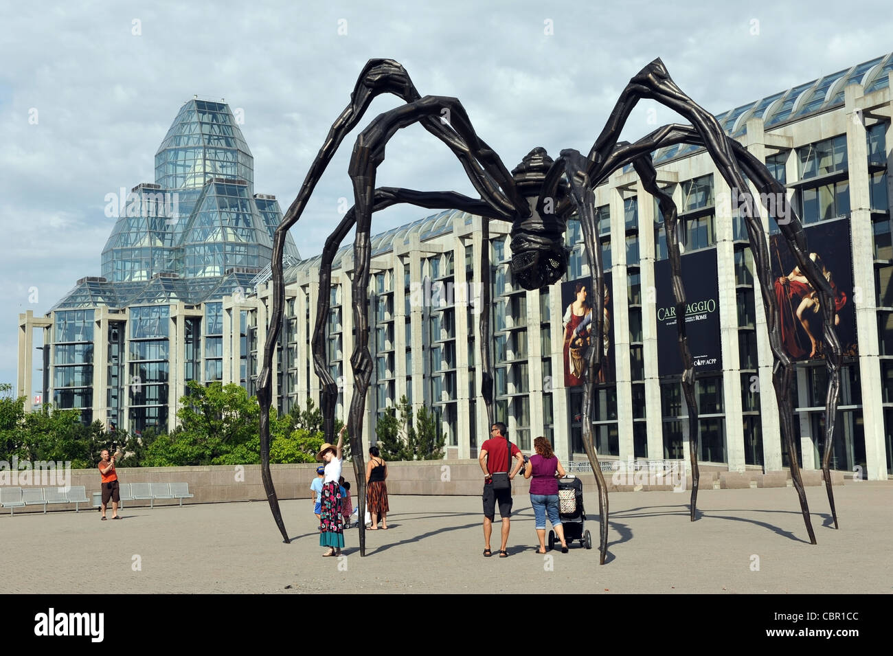 La National Gallery of Canada con il famoso Maman scultura di Louise Bourgeois.Luglio 2, 2011 a Ottawa. Foto Stock