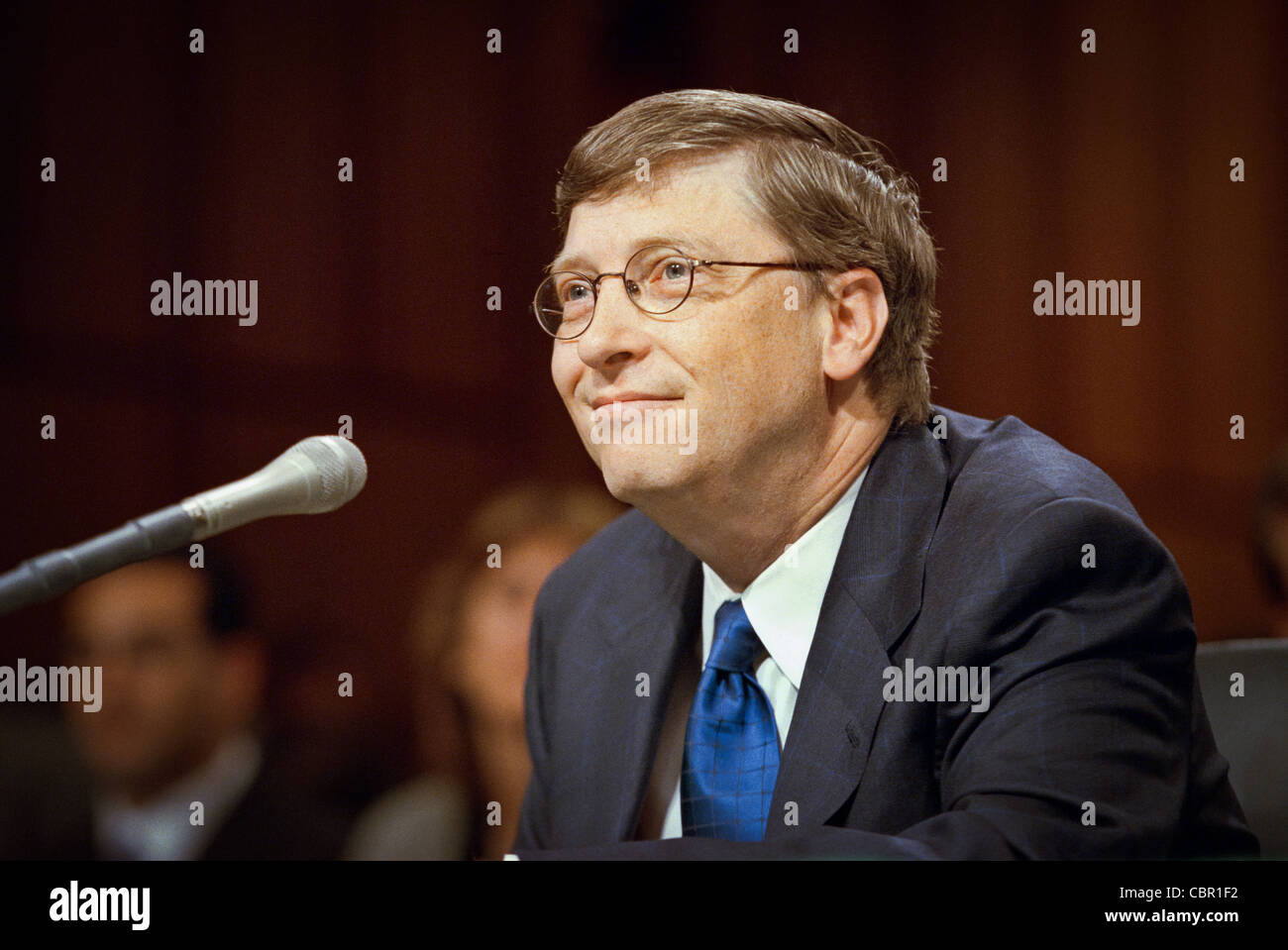 Microsoft fondatore e CEO di Bill Gates durante la seconda giornata del comitato economico misto vertice nazionale sull'alta tecnologia tenutosi il 15 giugno 1999 a Washington, DC. Il comitato è discutere gli effetti della tecnologia sull'economia. Foto Stock