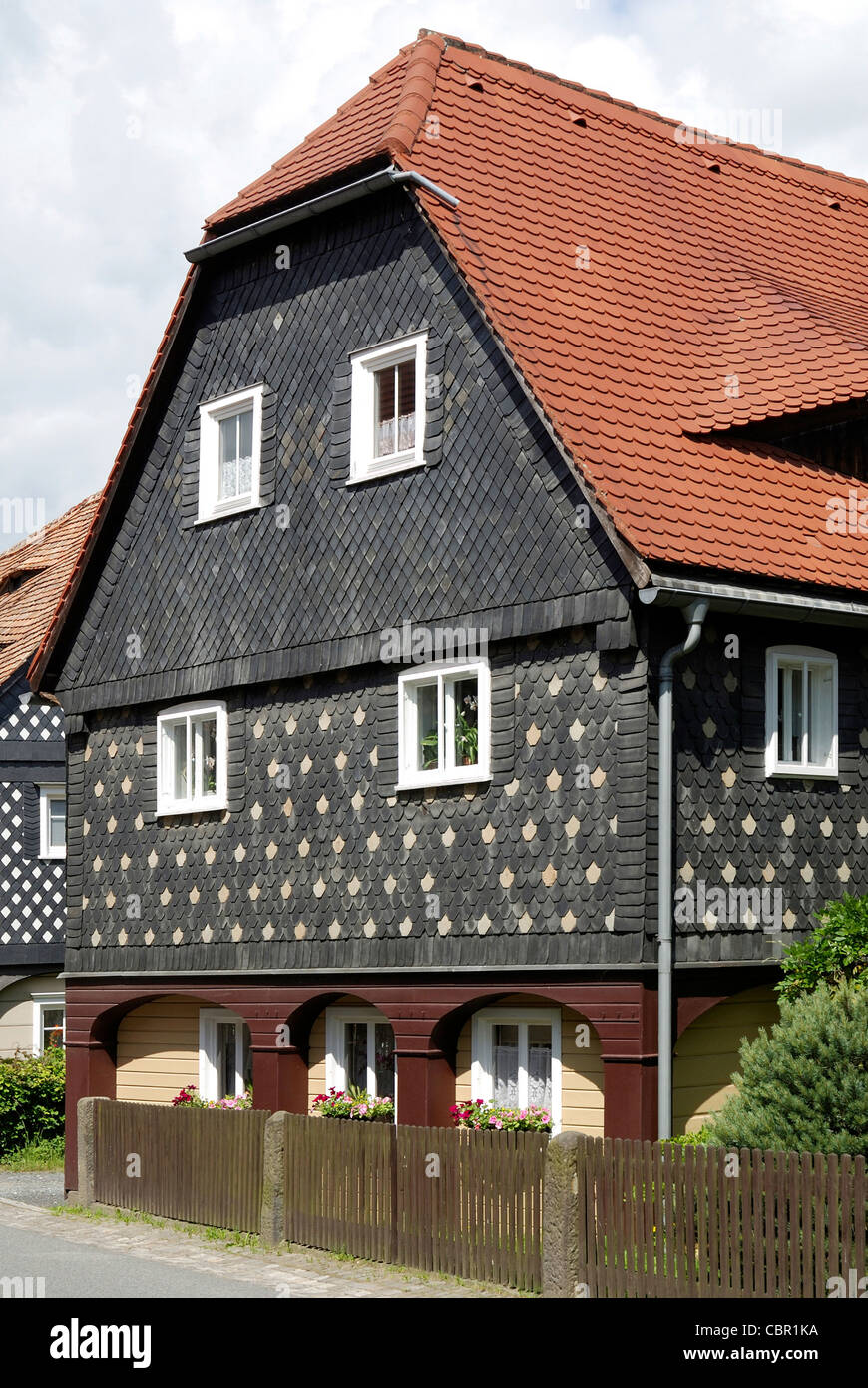 Umgebindehaus in uno stile tradizionale in Alta Lusazia in oriente i sassoni. Foto Stock