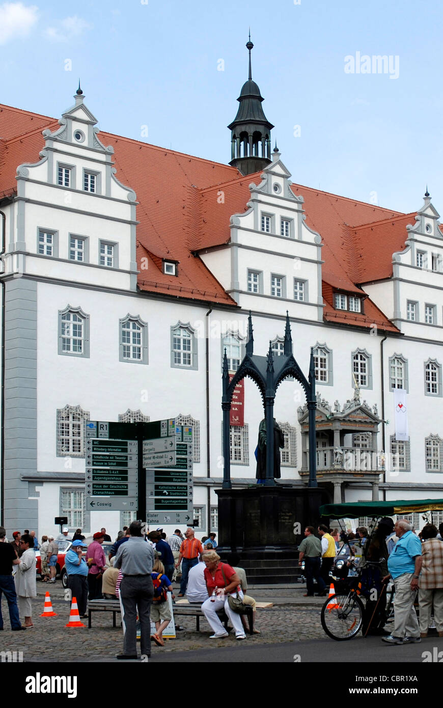 Monumento a Martin Lutero sulla piazza del mercato di fronte al vecchio municipio di Wittenberg. Foto Stock