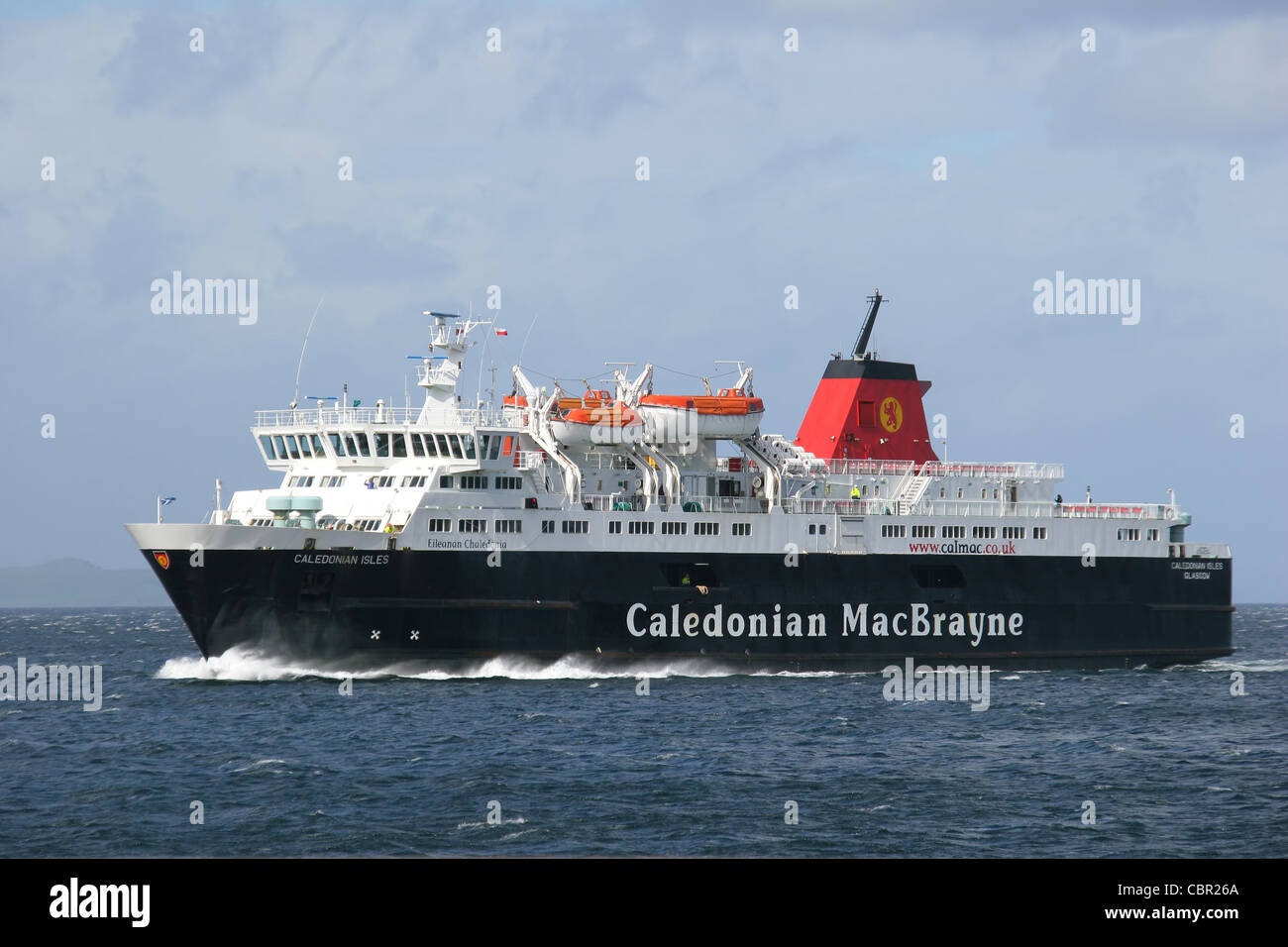 Mv Caledonian Isles avvicinando Brodick Bay sull'isola di Arran. Foto Stock
