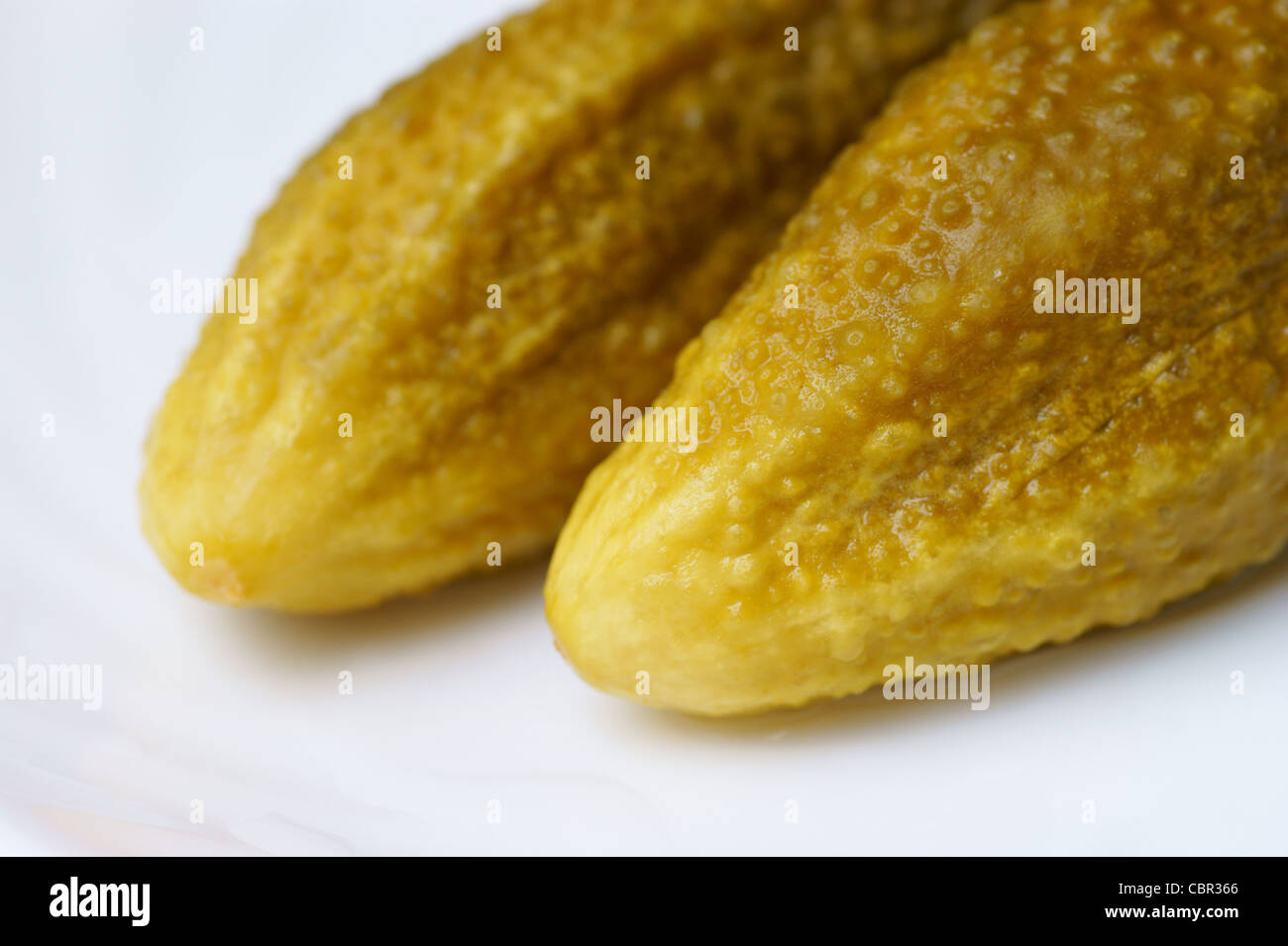 Dill pickle sulla piastra, sottaceti Foto Stock