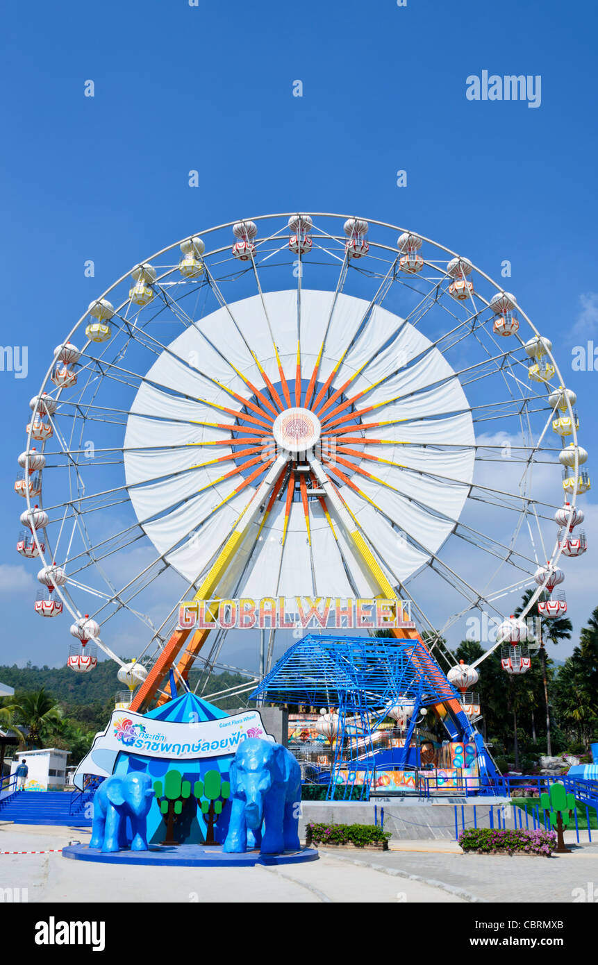 Grande ruota panoramica Ferris noti come Flora gigante ruota al Royal Flora Ratchaphruek in Chiang Mai Thailandia Foto Stock