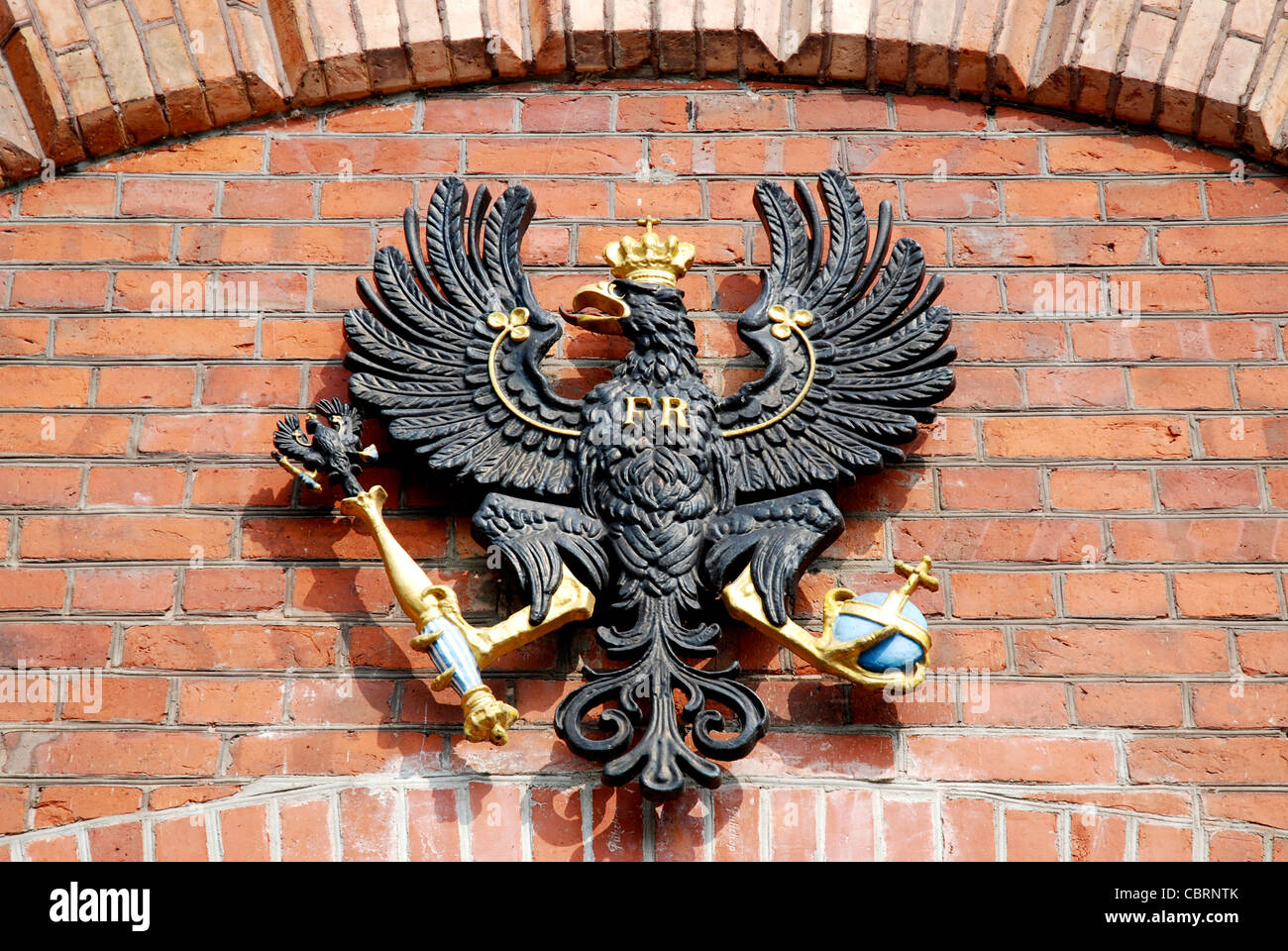 Il prussiano stemma sopra l ingresso della cittadella di Spandau a Berlino. Foto Stock