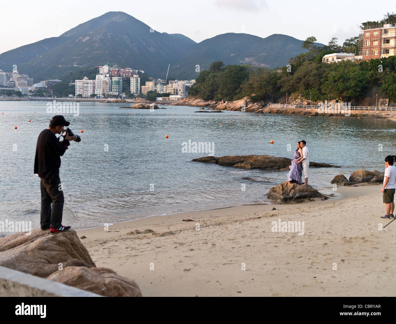 dh St Stephens Beach STANLEY HONG KONG fotografo coppie cinesi matrimonio fotografie spiaggia di sabbia coppia Foto Stock