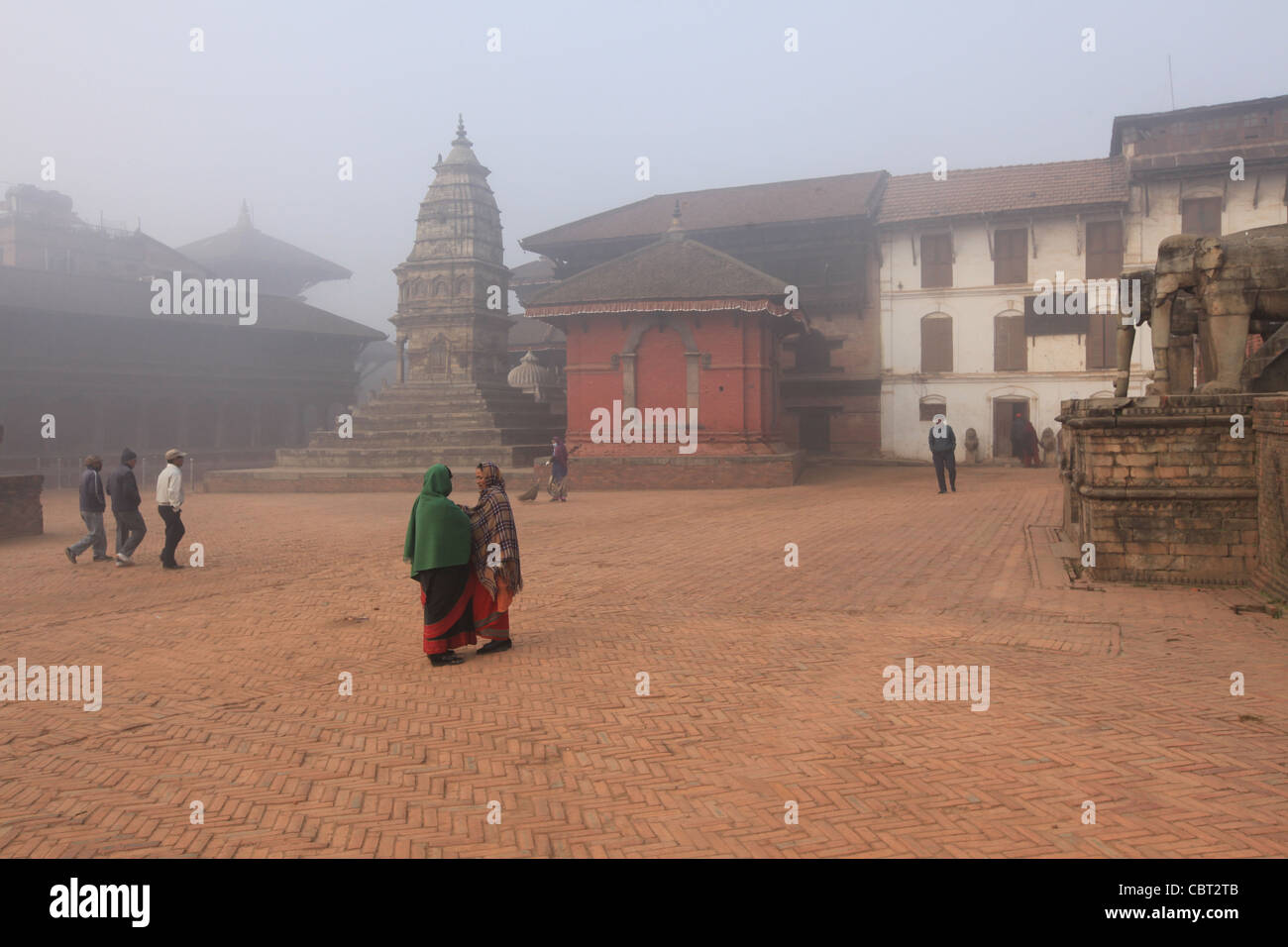 Scena di strada in Durbar Square a Bhaktapur, Kathmandu Foto Stock