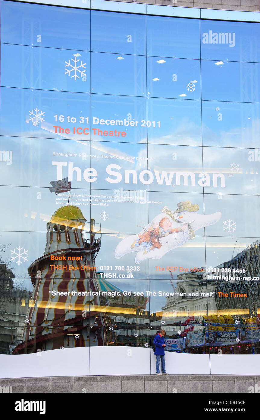 Parco di divertimenti riflessa nella finestra di ICC e la Symphony Hall, Centenary Square, Birmingham, West Midlands, England, Regno Unito Foto Stock