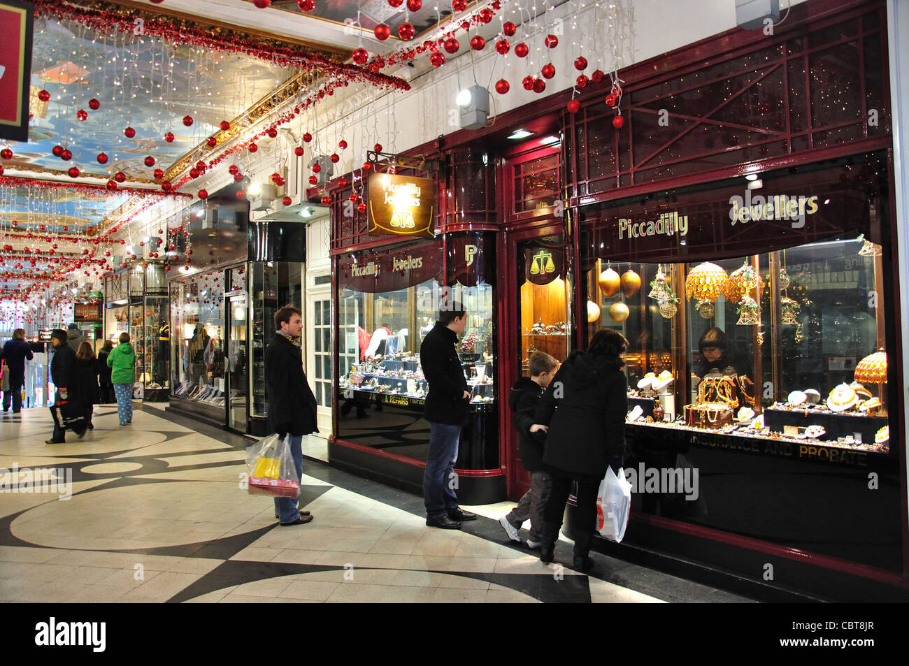 Piccadilly Arcade a Natale, New Street di Birmingham West Midlands, England, Regno Unito Foto Stock