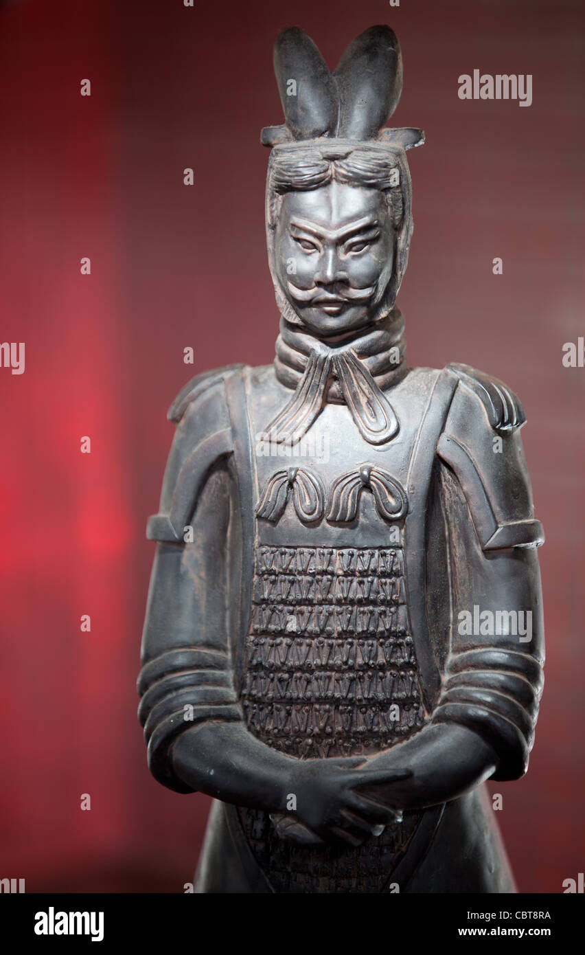 Guerriero cinesi figura dalla dinastia Qin tomba del primo imperatore Foto Stock