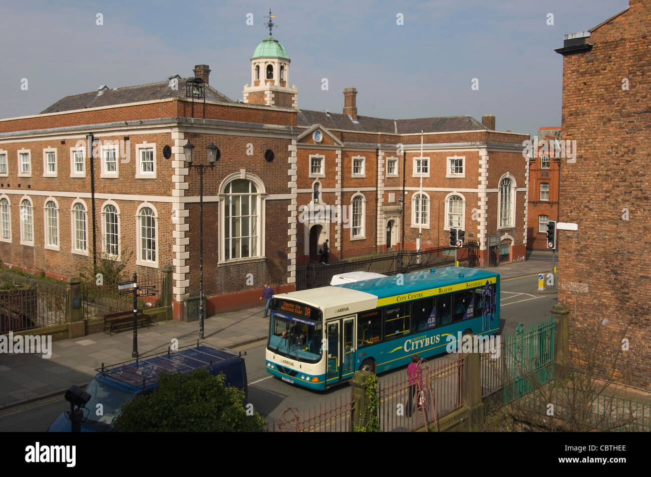 Vecchia scuola Bluecoat tomaia Northgate Street dalle mura della città Foto Stock