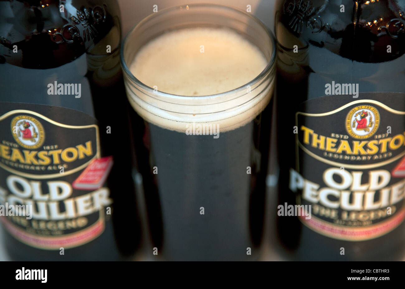 Theakston Old Peculier strong ale, Londra Foto Stock