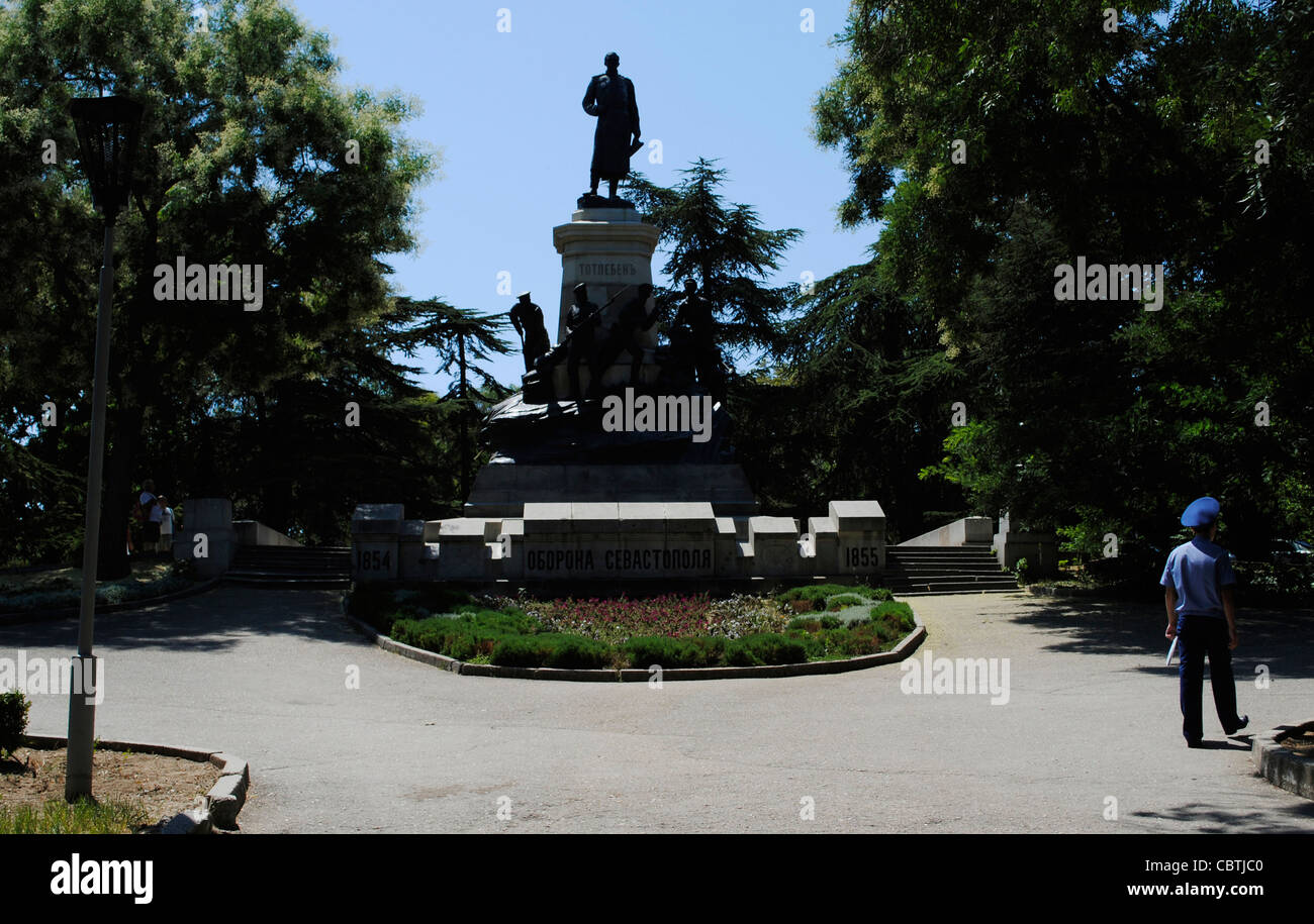 L'Ucraina. Sebastopoli. Monumento (1909) al generale russo Eduard Ivanovich Totleben (1818-1884). Foto Stock
