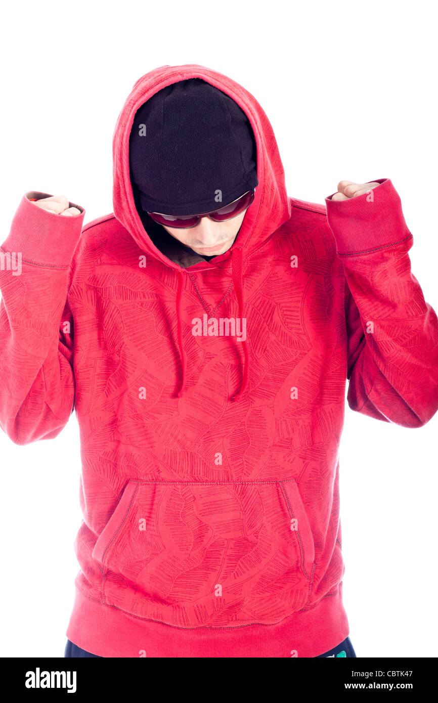 Hip Hop ballerino in felpa con cappuccio rosso in posa su sfondo bianco. Foto Stock
