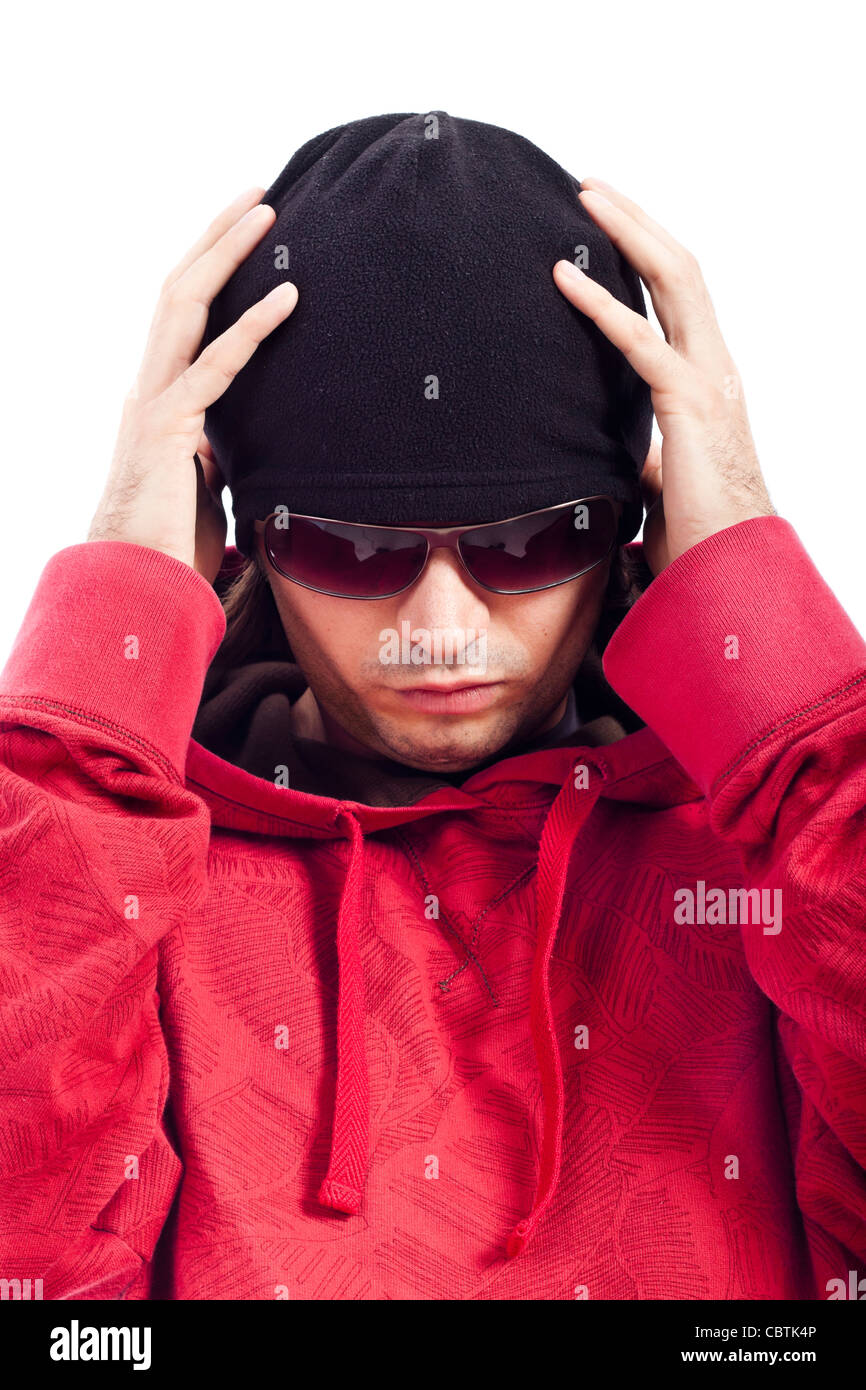 Dettaglio di Hip Hop ballerino in felpa con cappuccio rosso, capanna nera e occhiali da sole. Foto Stock