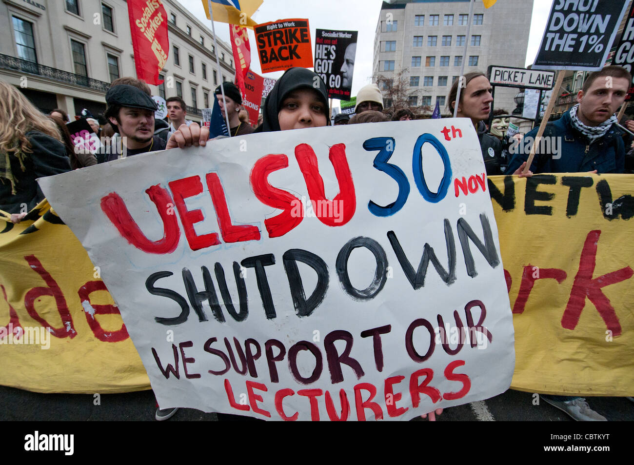 I percussori protestare contro il governo le riforme dei sistemi pensionistici in Gran Bretagna il primo sciopero di massa in 30 anni. Londra, Regno Unito. 30 Nov 2011 Foto Stock