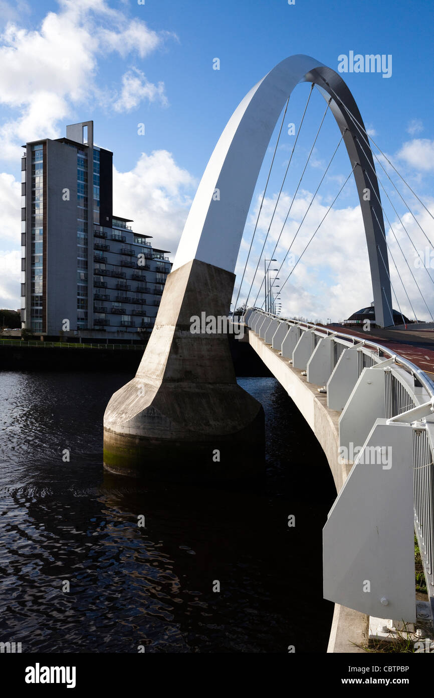 Glasgow ponte ad arco, conosciuto localmente come la Squinty Bridge, poiché è realizzato in corrispondenza di un angolo di collegamento e Anderston Govan, Glasgow, Scozia. Foto Stock