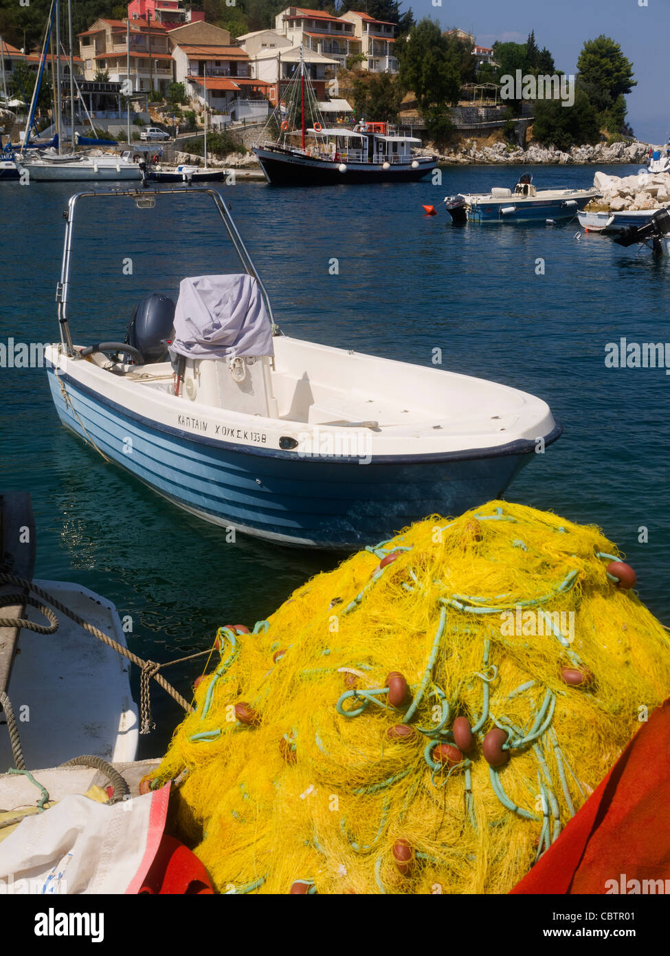 Grazioso villaggio di Kassiopi sull isola di Corfù che è un'isola greca nel Mar Ionio Foto Stock