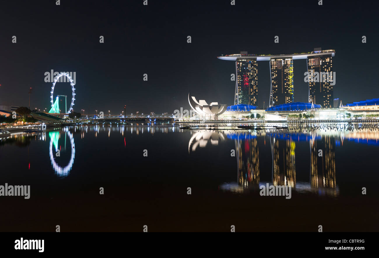 Il Marina Bay Sands Casino e Singapore Flyer in Singapore. Foto Stock