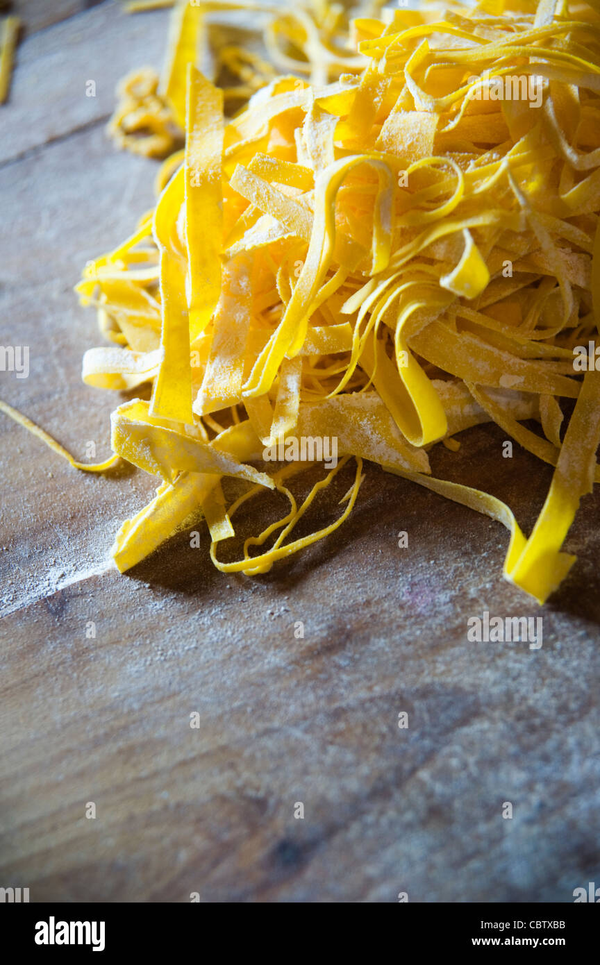 Chiudere fino a base di pasta fresca tagliatelle Foto Stock