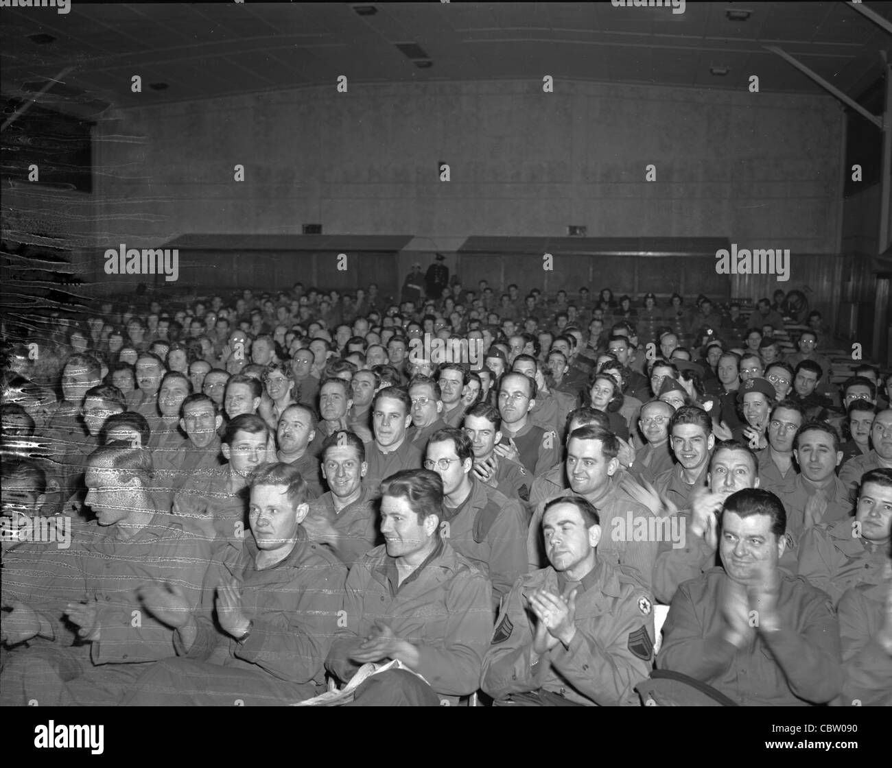 GIs americana guardando film in scantinato durante la seconda guerra mondiale la guerra Inghilterra gran bretagna entertainment le truppe degli Stati Uniti Foto Stock