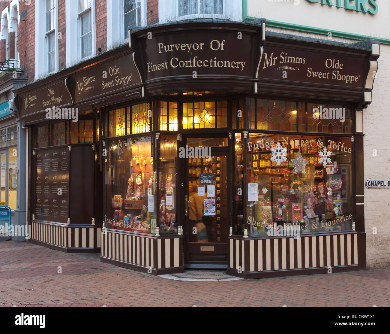 Il sig. Simms Olde Sweet Shoppe, Rugby, Warwickshire, Inghilterra, Regno Unito Foto Stock