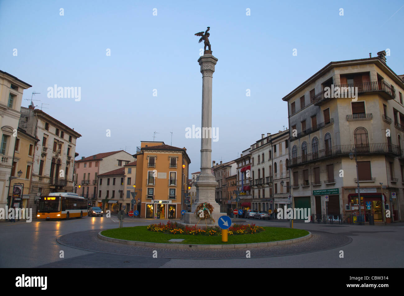 Piazza Venti Settembre square Vicenza Veneto Italia del nord Europa Foto Stock